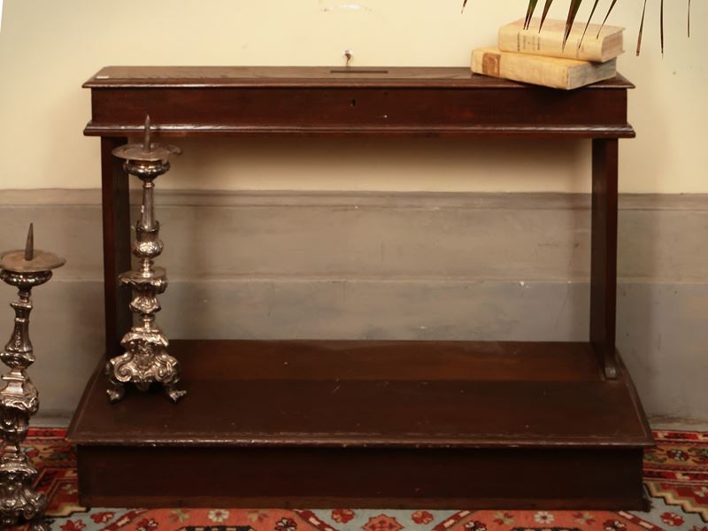 Inginocchiatoio rustico in noce