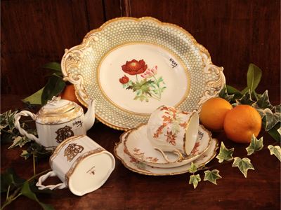 Assortimento di Accessori per la Tavola in Porcellana D'epoca