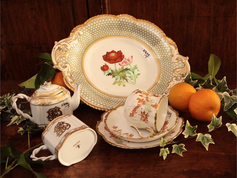Assortimento di Accessori per la Tavola in Porcellana D'epoca