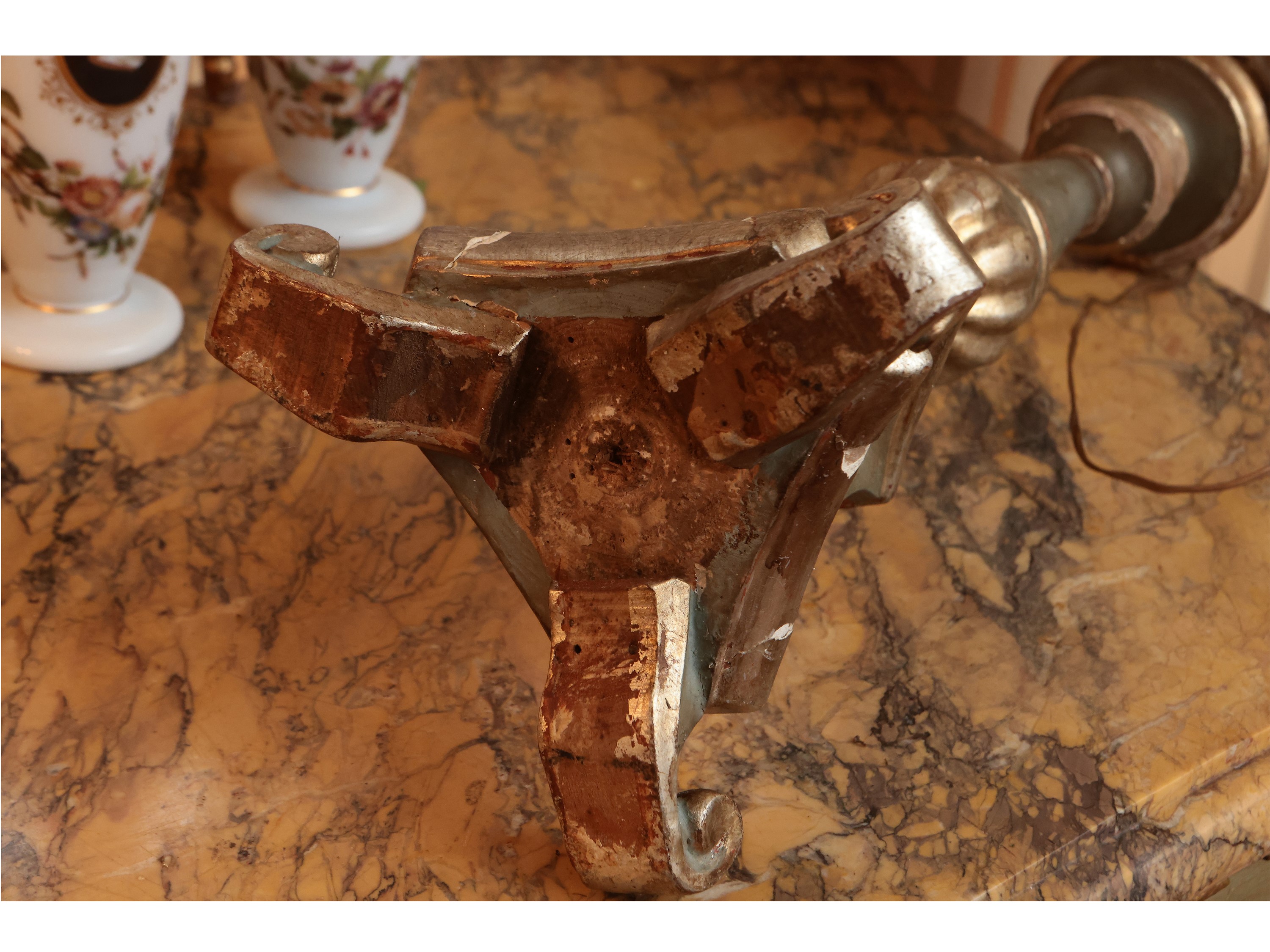 Torciera Laccata Verde Acqua e Lumeggiata in Oro