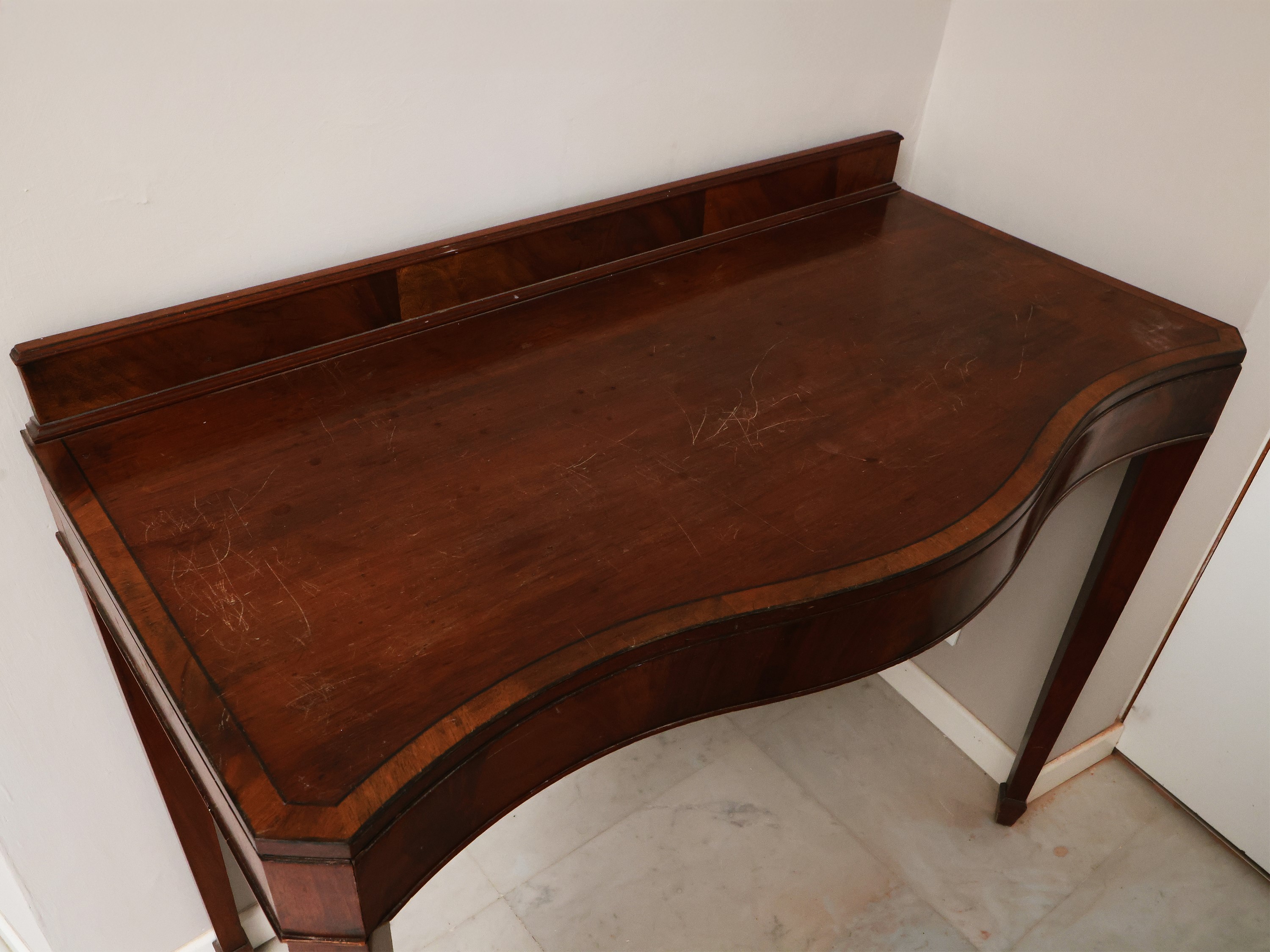 Piccola Console in Piuma di Mogano