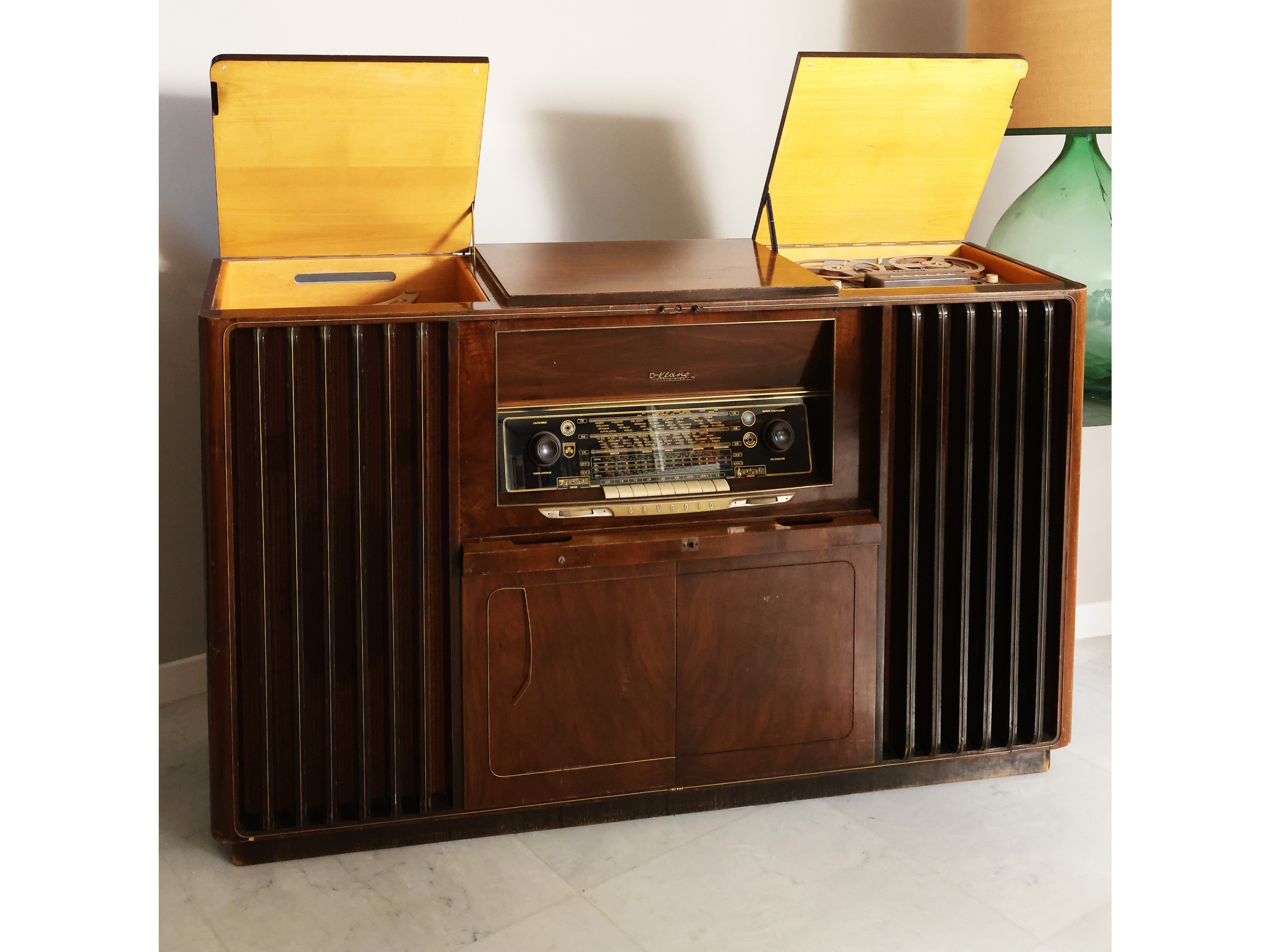Mobile Radio Grundig 8055-56 D-klang