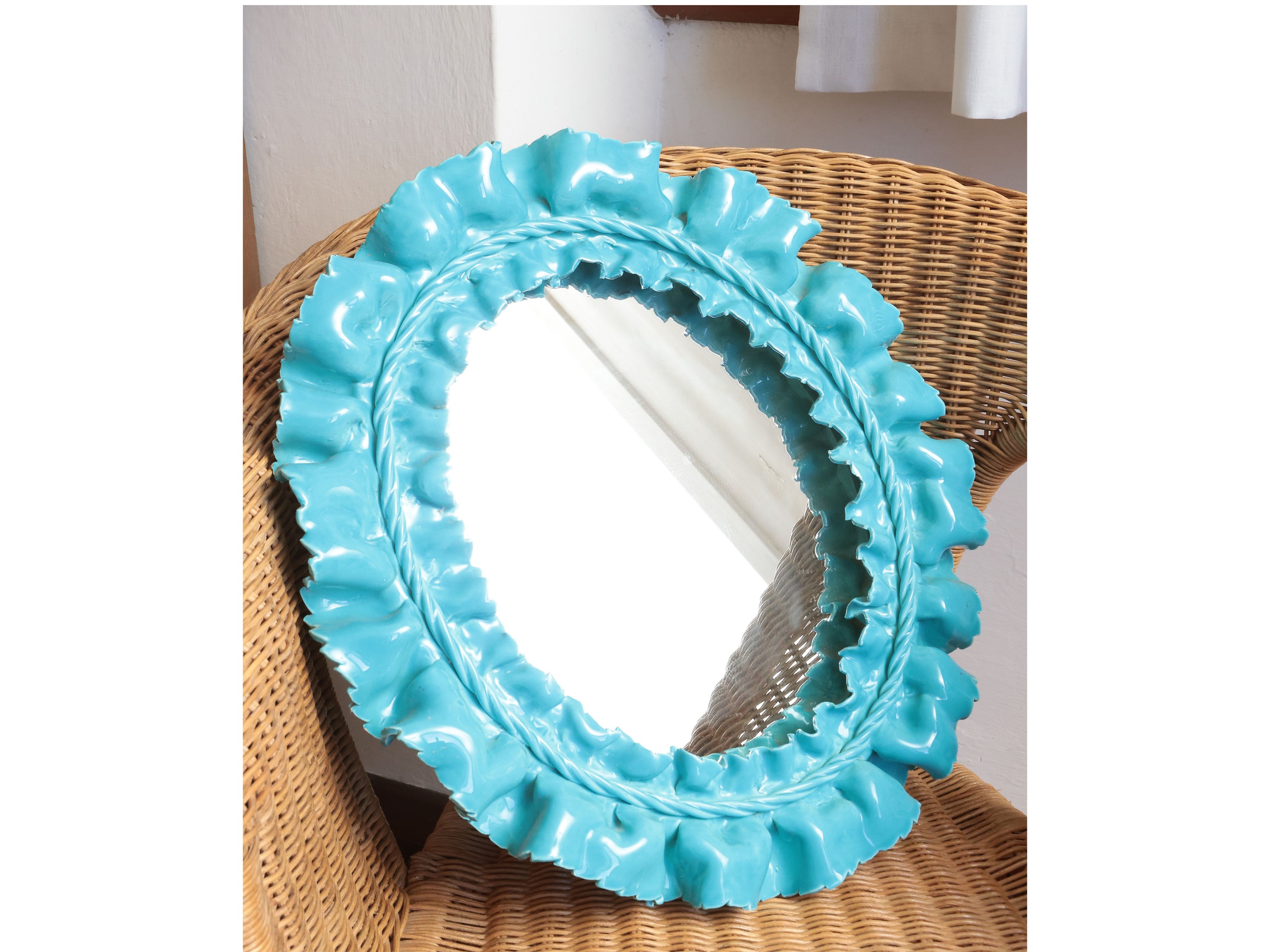 Piccola Specchiera con Cornice in Ceramica Turchese
