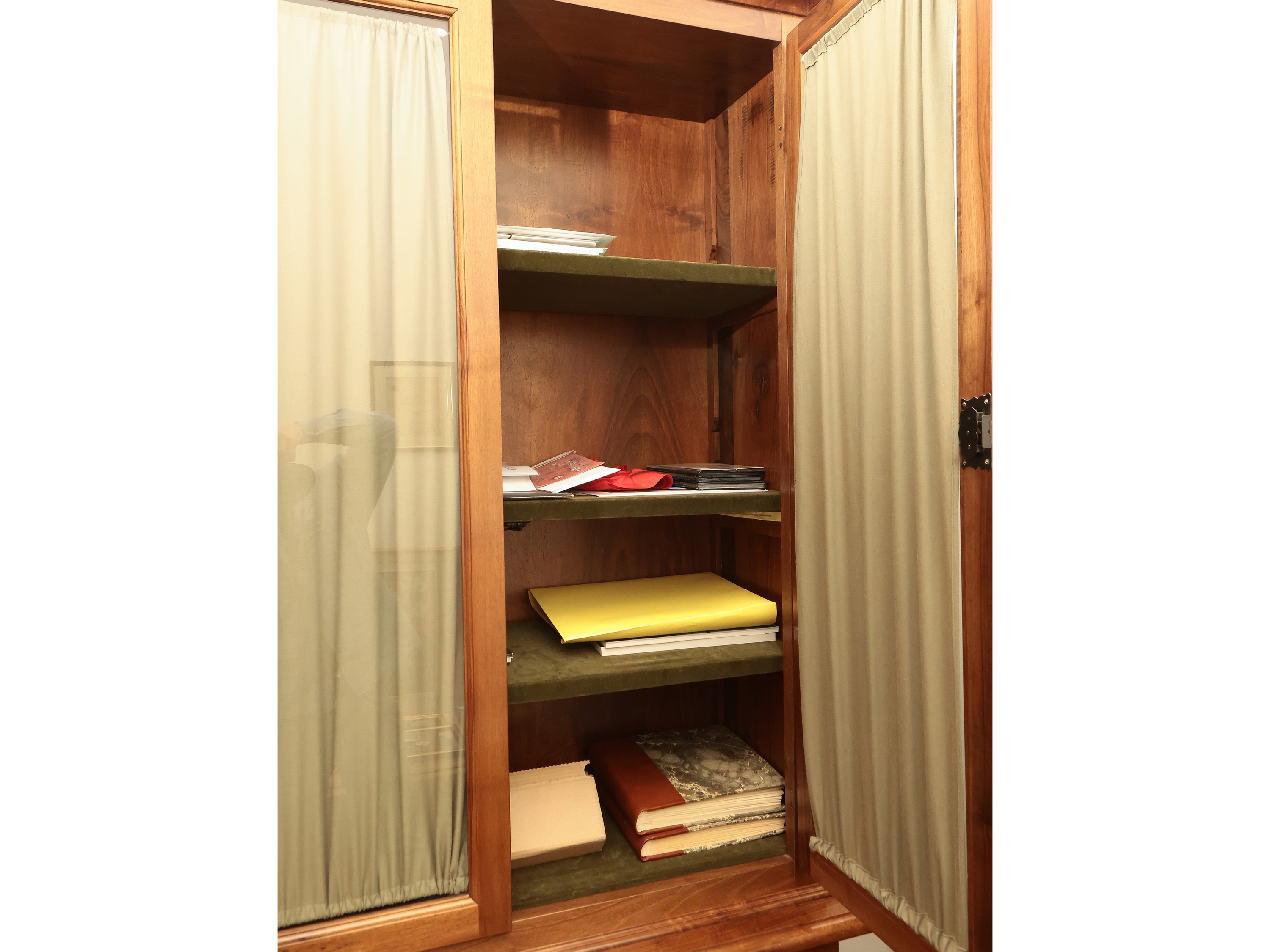 Libreria a Due Corpi in Noce