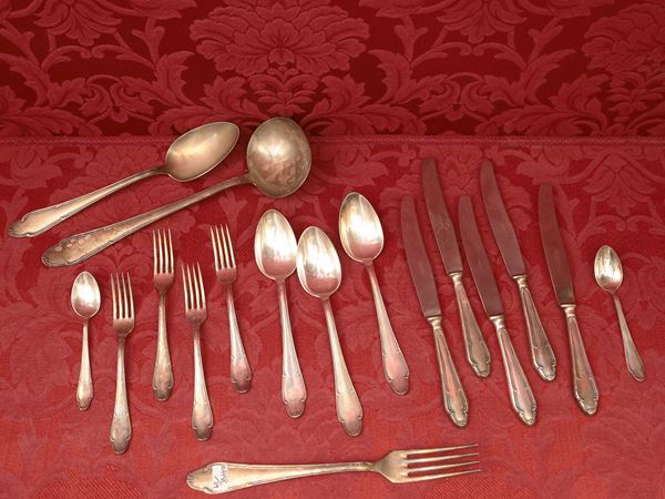 Silver cutlery and metal service