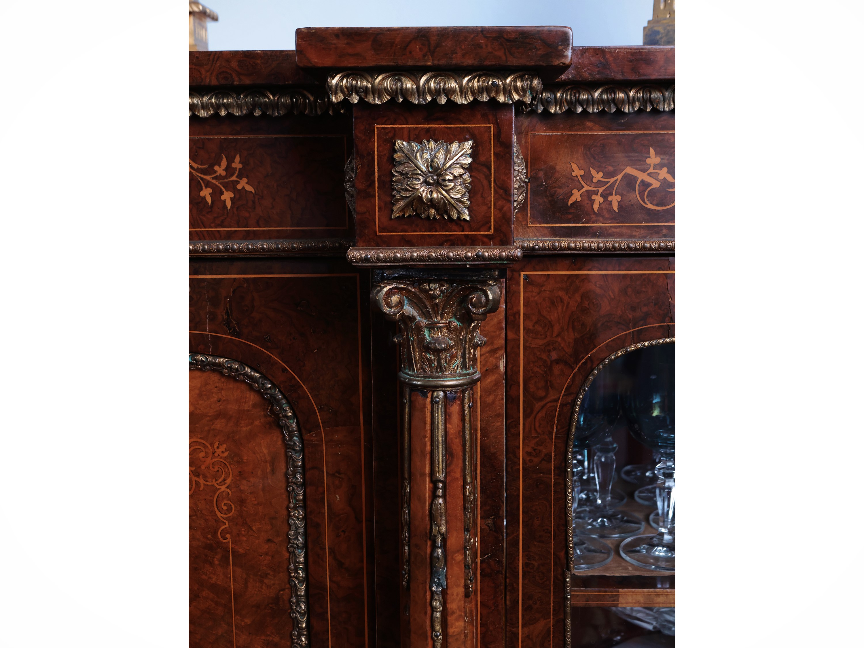 Credenza Impiallacciata in Radica e Altre Essenze