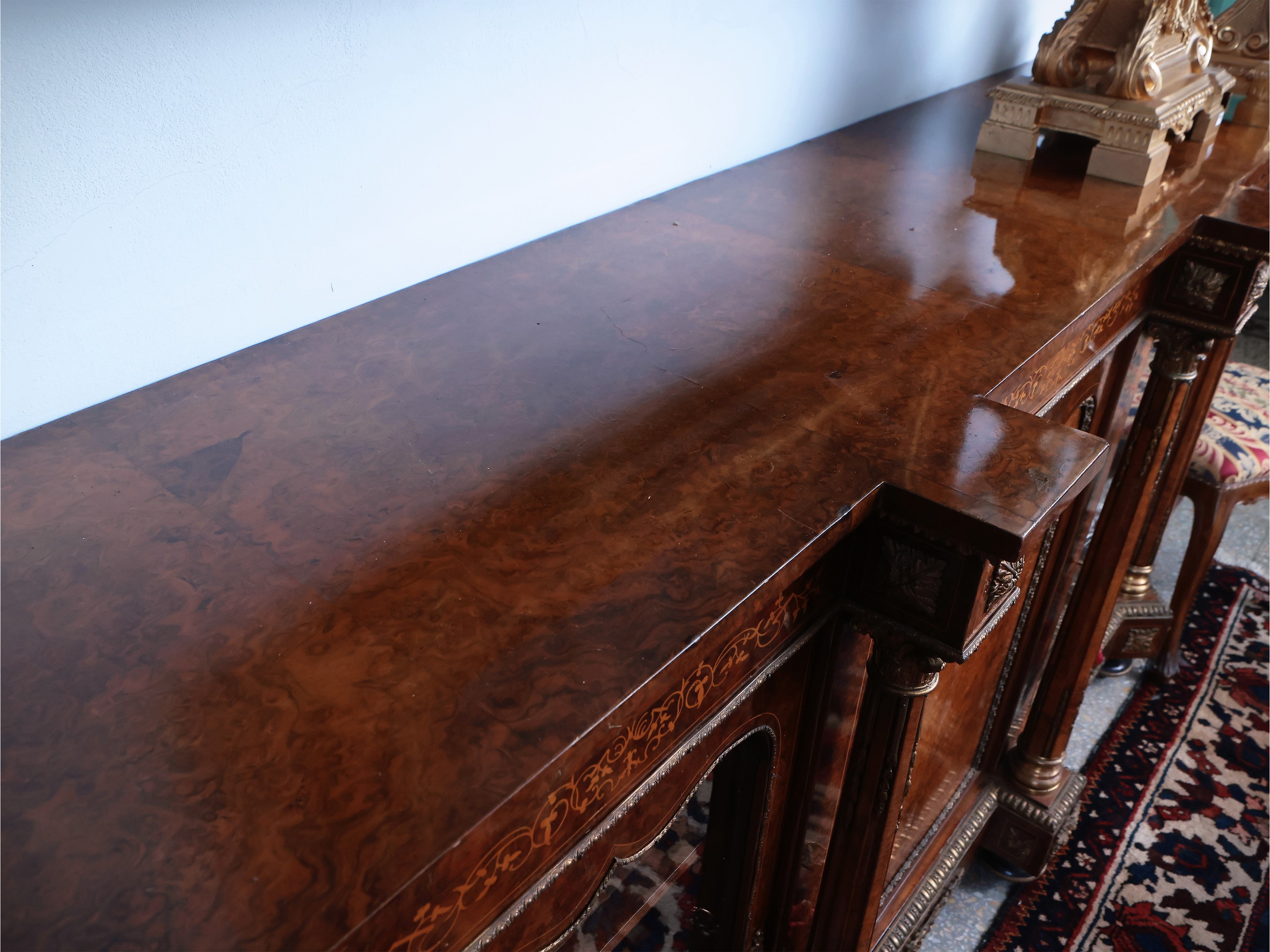 Credenza Impiallacciata in Radica e Altre Essenze