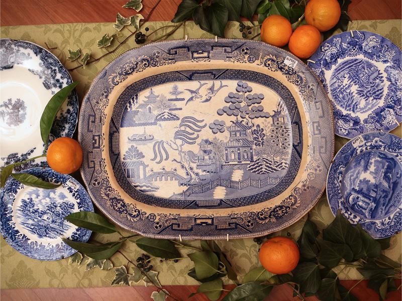 Assortimento di Piatti Decorativi in Terraglia Inglese