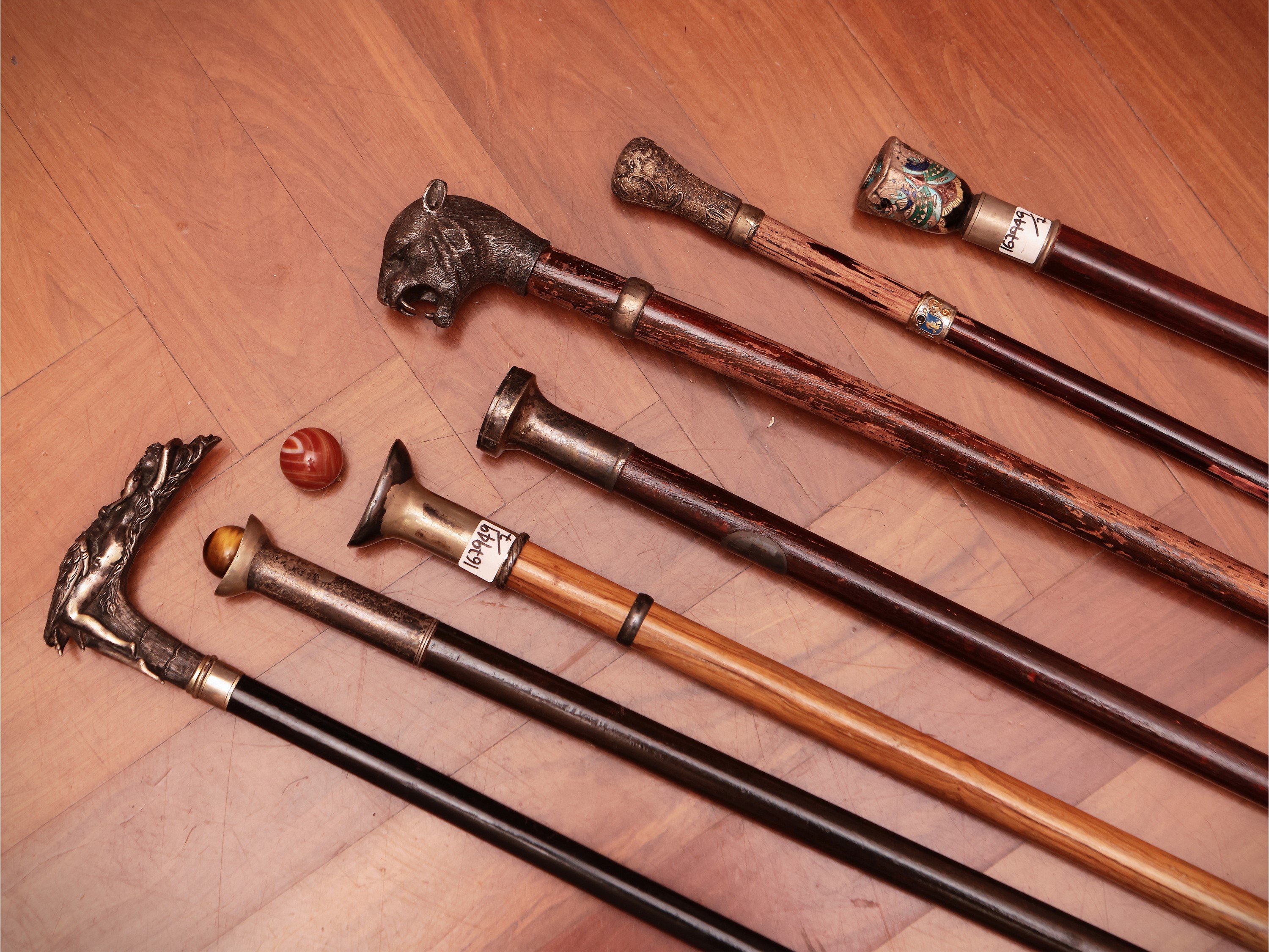 Collezione di Sette Bastoni da Passeggio D'epoca