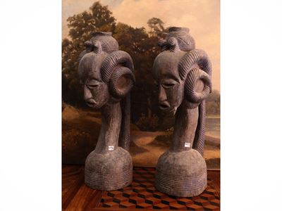 Coppia di Sculure Tribali in Legno