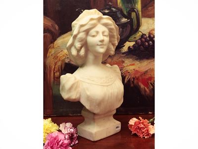 Busto di Fanciulla in Alabastro
