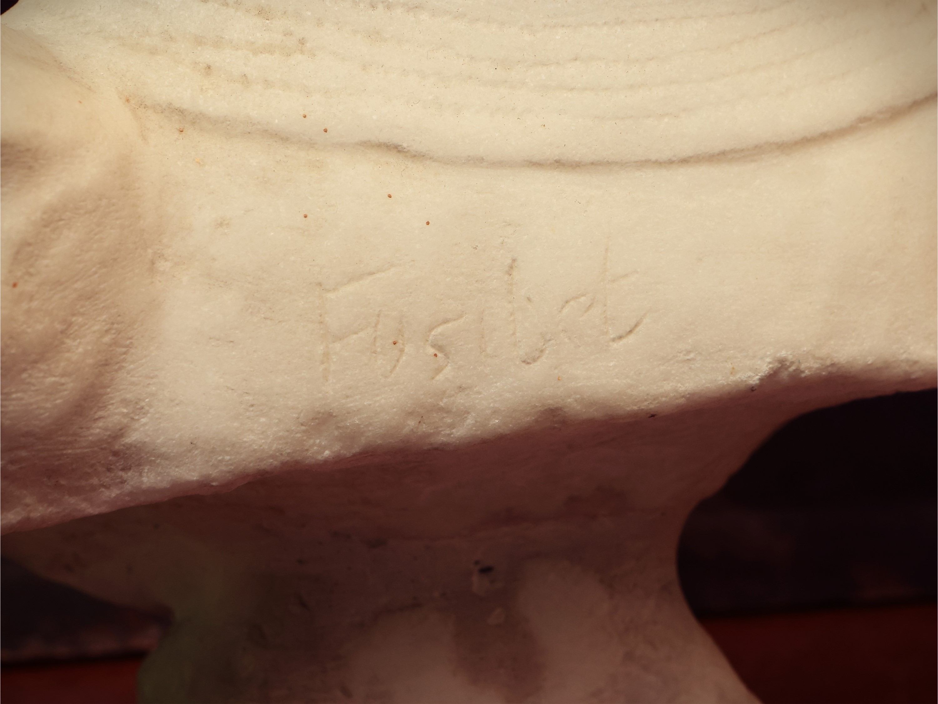 Busto di Fanciulla in Alabastro