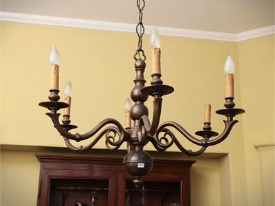 Lampadario in Metallo di Gusto Fiammingo