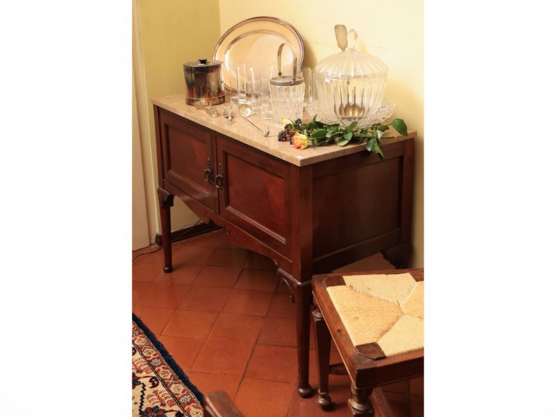 Piccola Credenza Bassa in Mogano