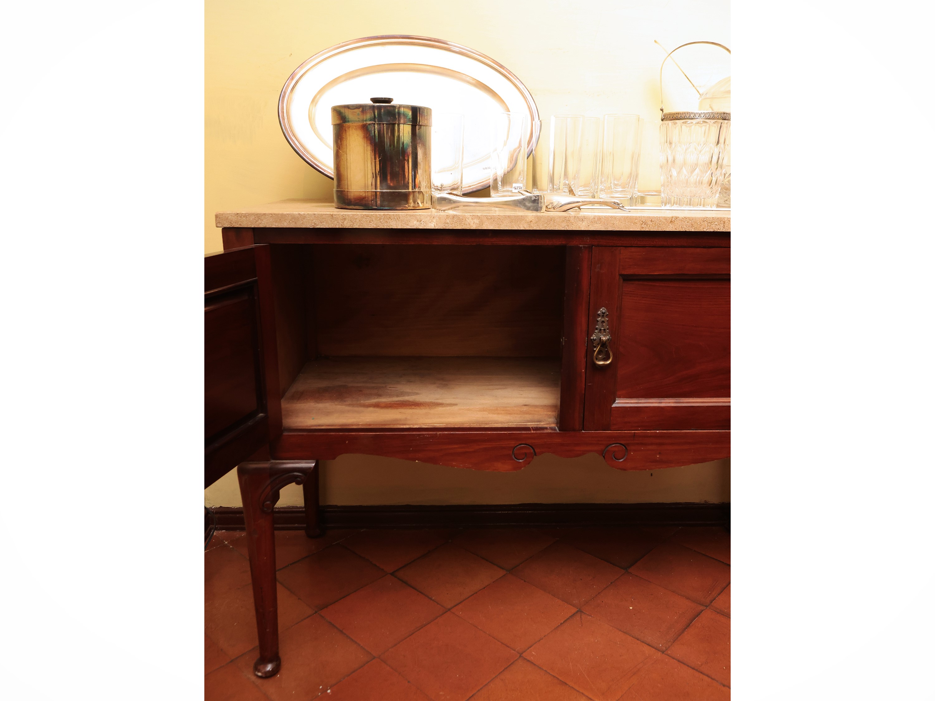 Piccola Credenza Bassa in Mogano