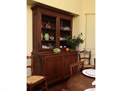 Credenza Rustica a Due Corpi in Noce