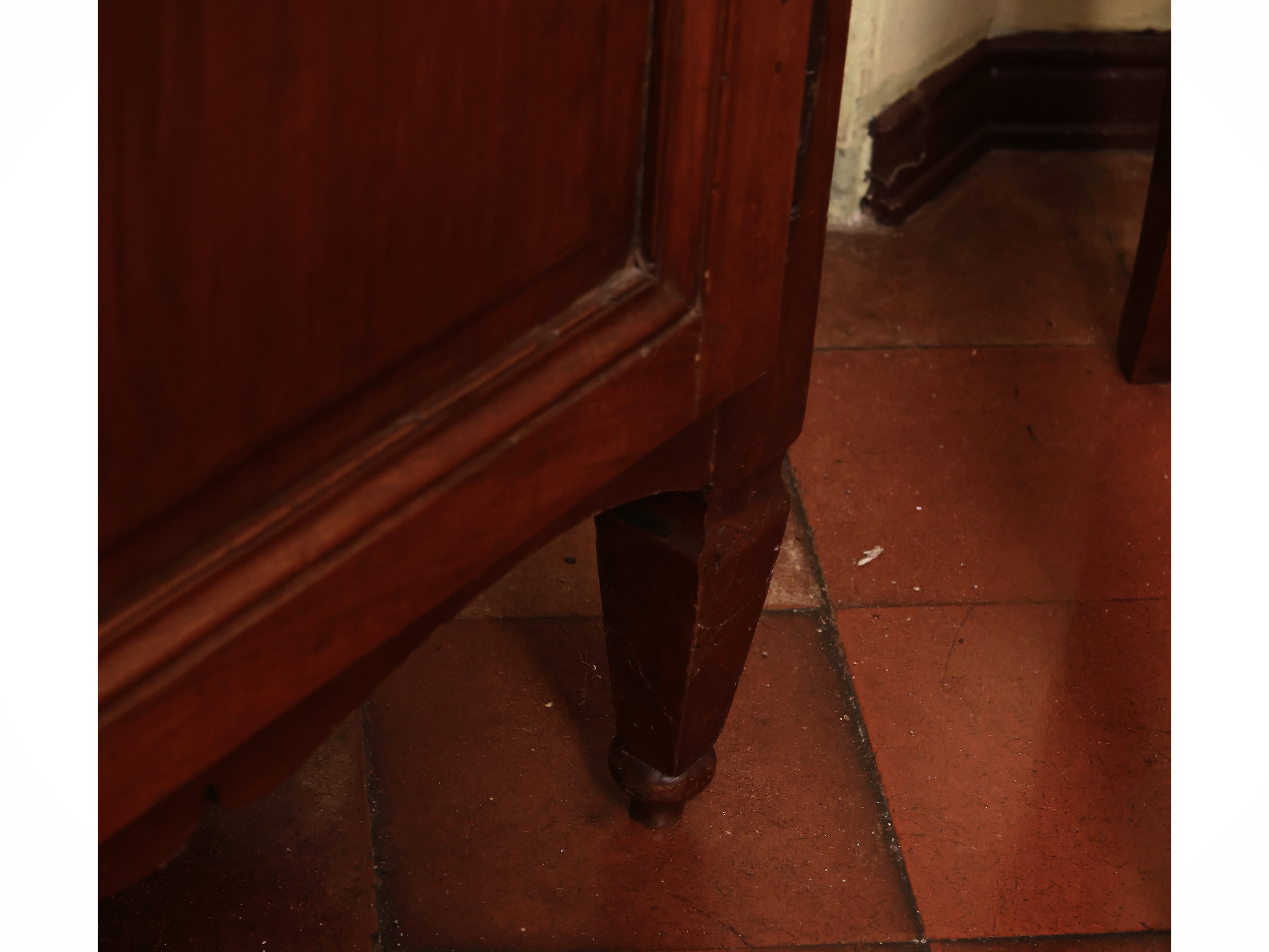 Credenza Rustica a Due Corpi in Noce