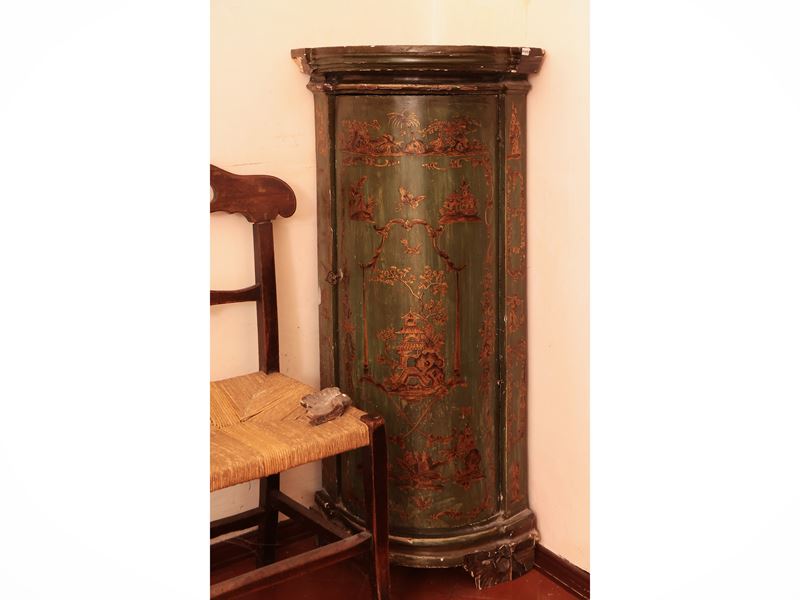 Angoliera in Legno Laccato Verde