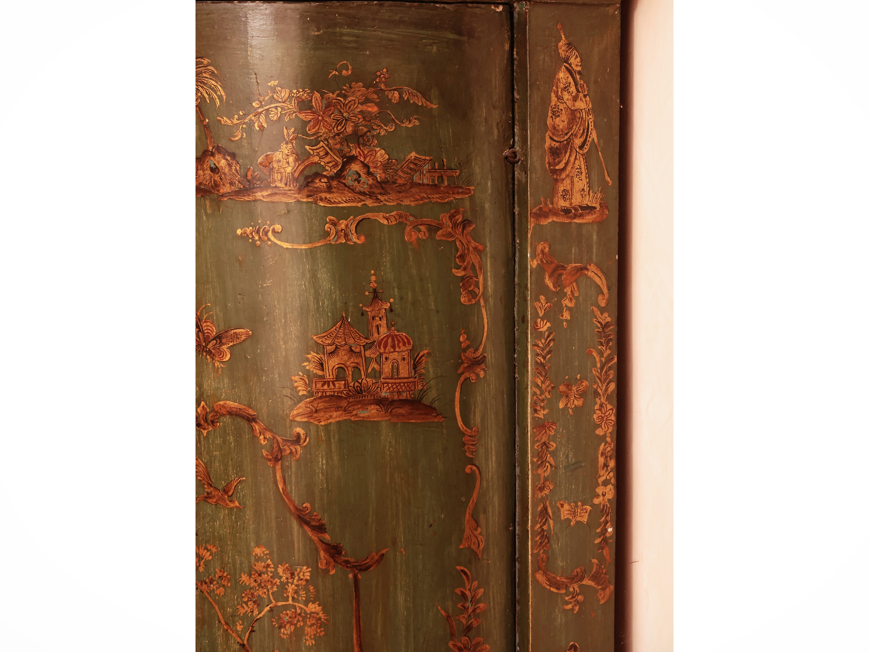 Angoliera in Legno Laccato Verde