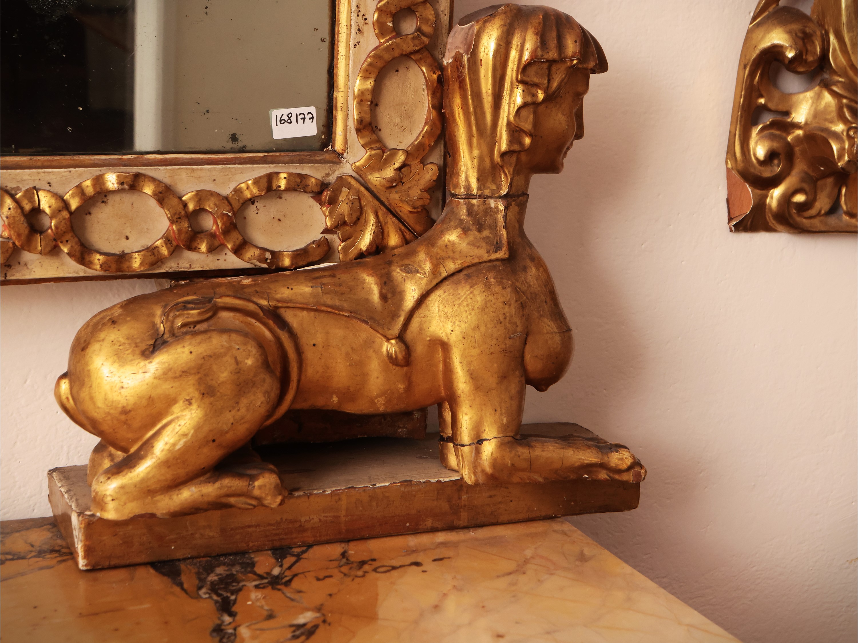 Caminiera in Legno Laccato e Lumeggiato in Oro