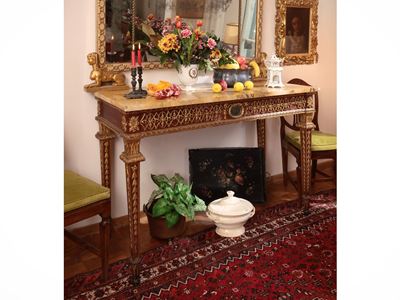 Console in Legno Tinto Rosso Pompeiano e Lumeggiato in Oro