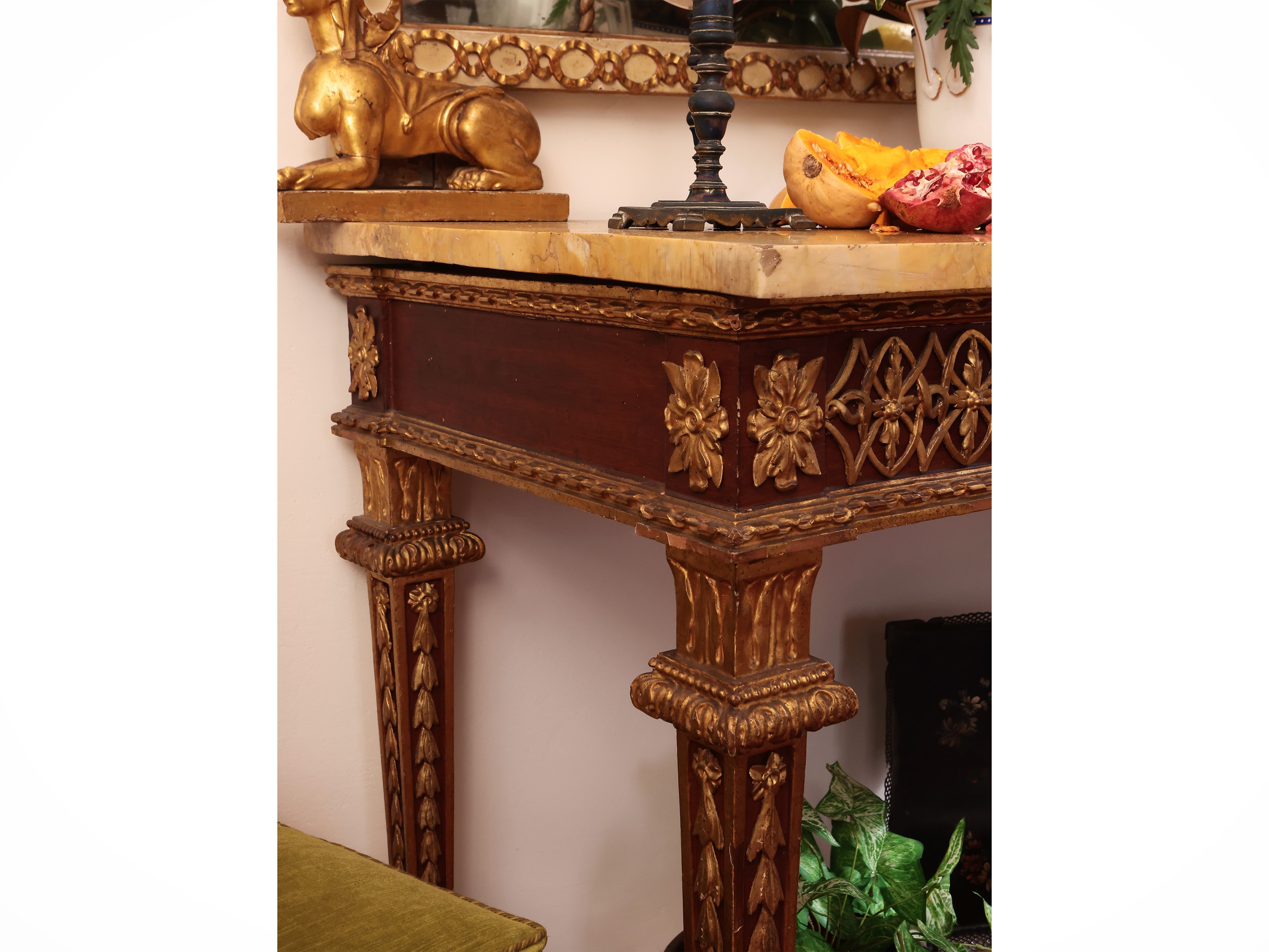 Console in Legno Tinto Rosso Pompeiano e Lumeggiato in Oro