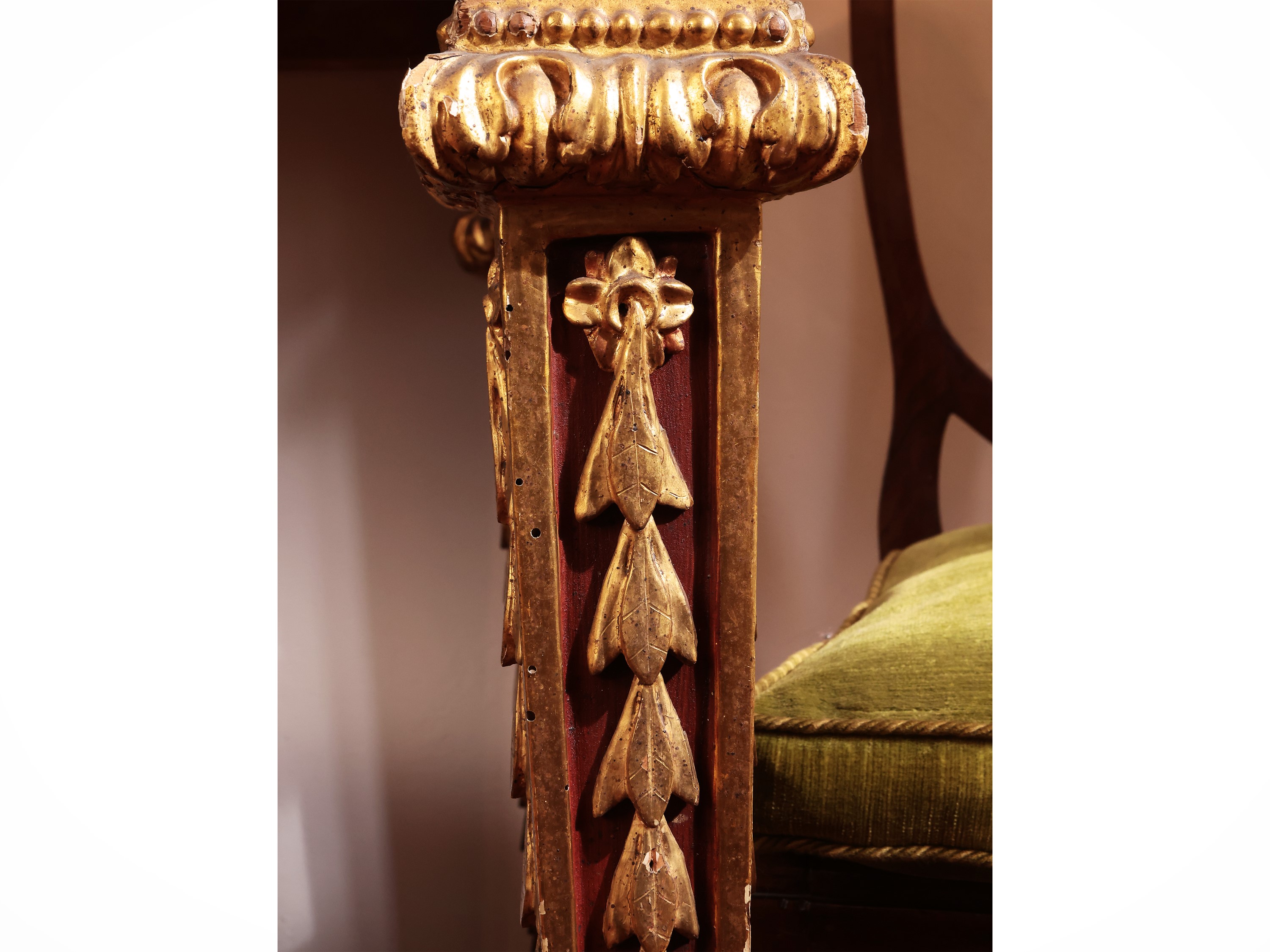 Console in Legno Tinto Rosso Pompeiano e Lumeggiato in Oro
