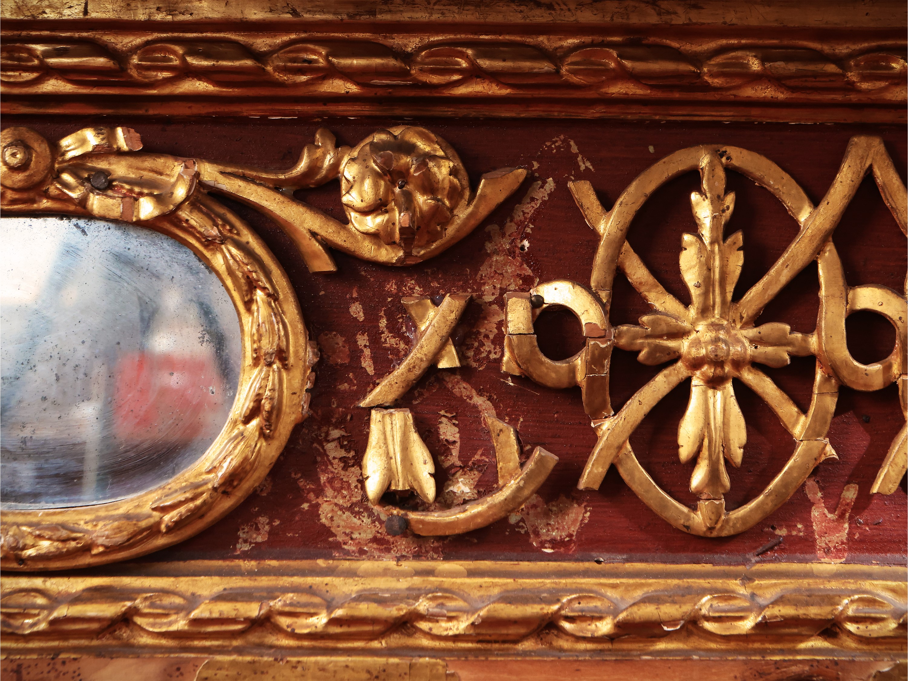 Console in Legno Tinto Rosso Pompeiano e Lumeggiato in Oro