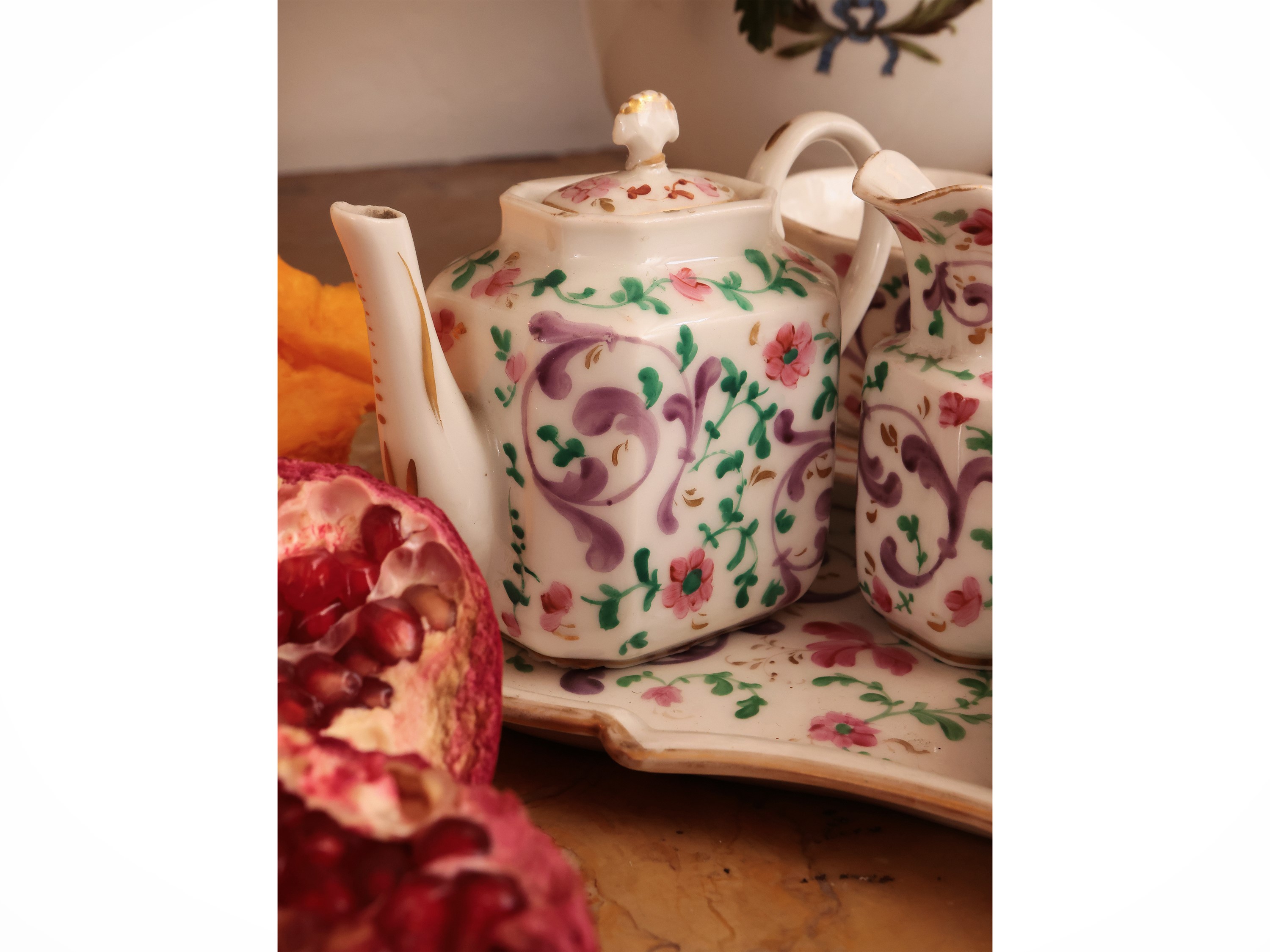 Servito da bambole in porcellana