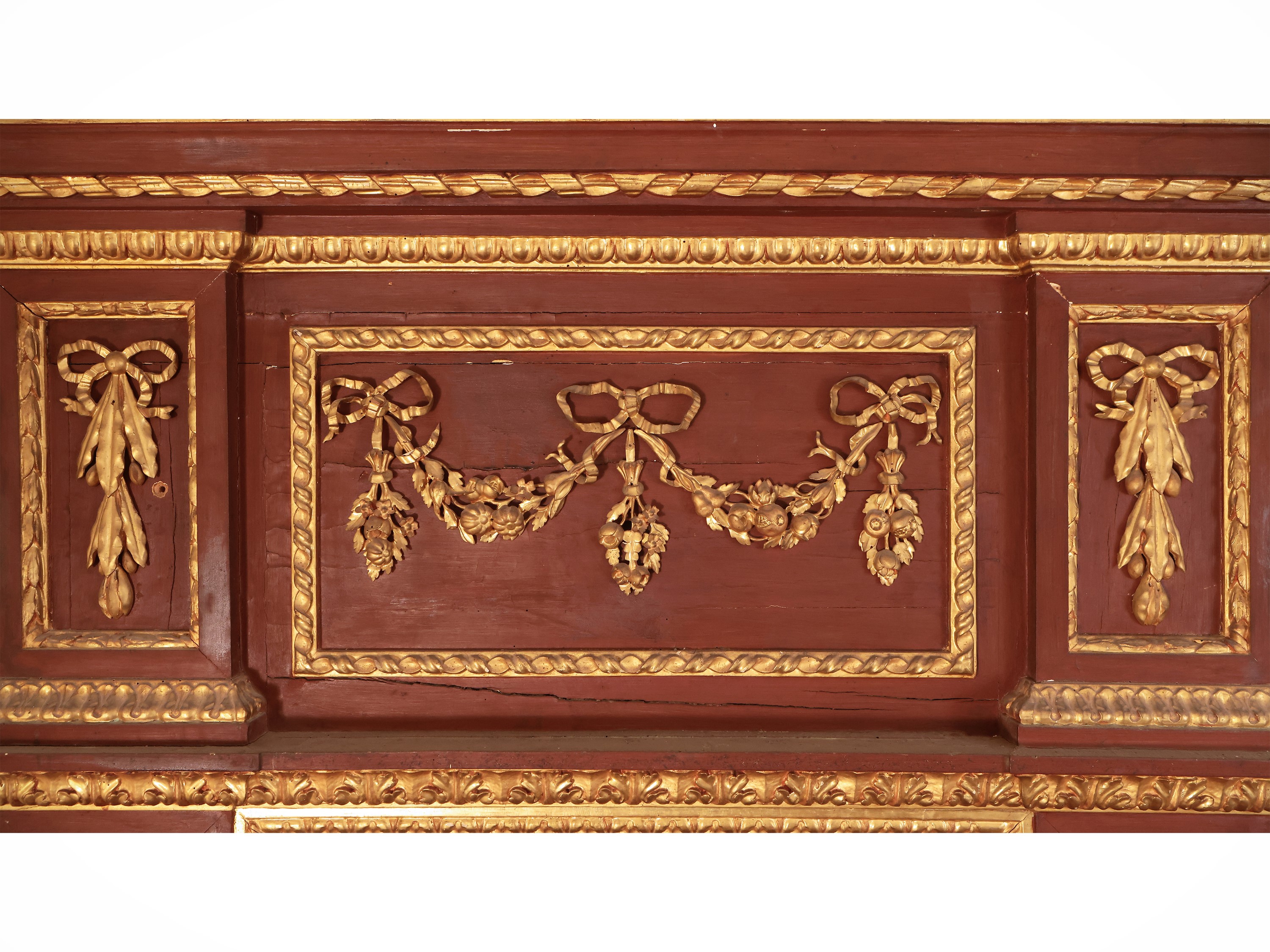 Grande Specchiera in Legno Tinto Rosso Pompeiano e Lumeggiata in Oro
