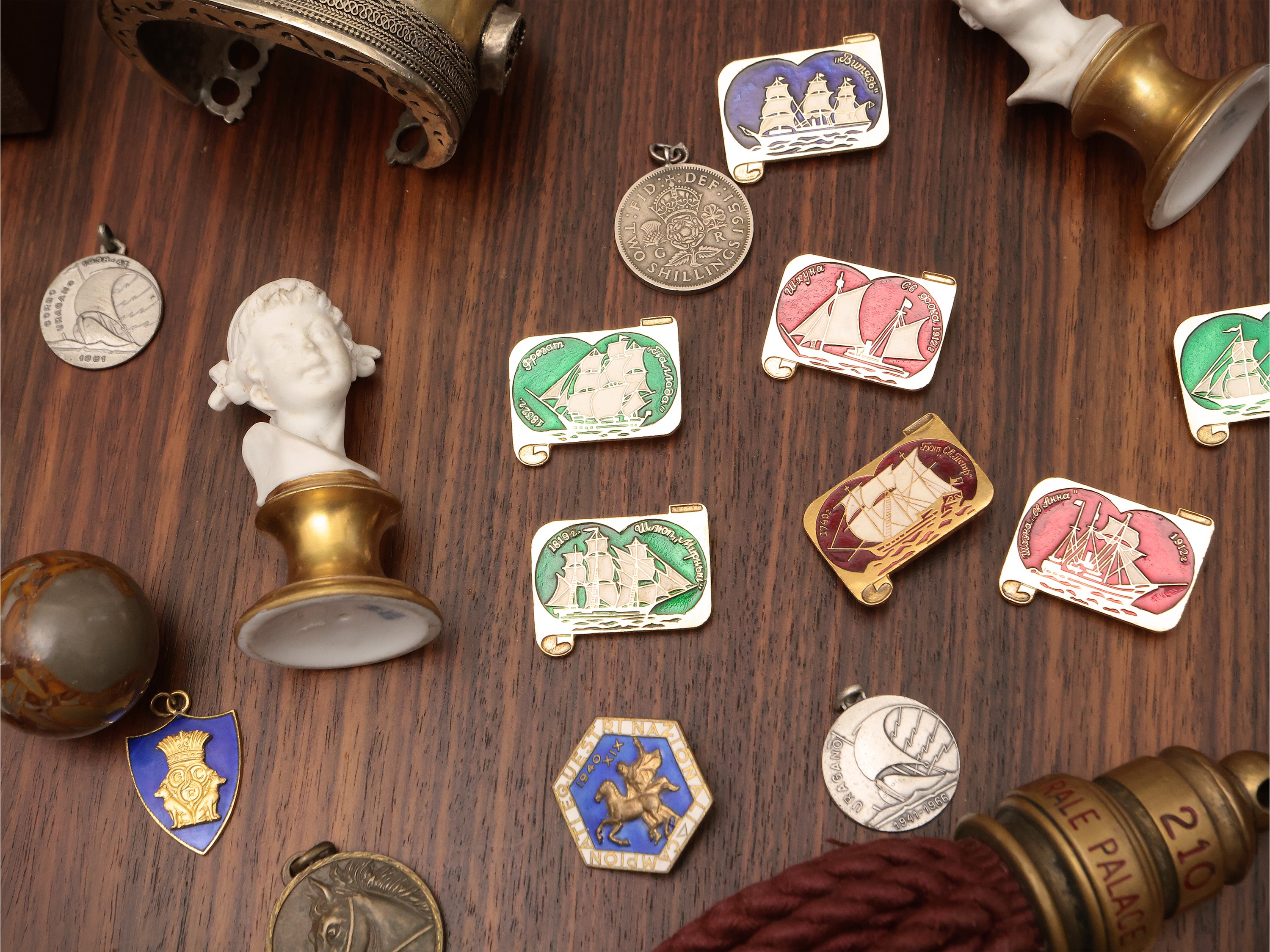 Miscellanea di ninnoli e curiosità