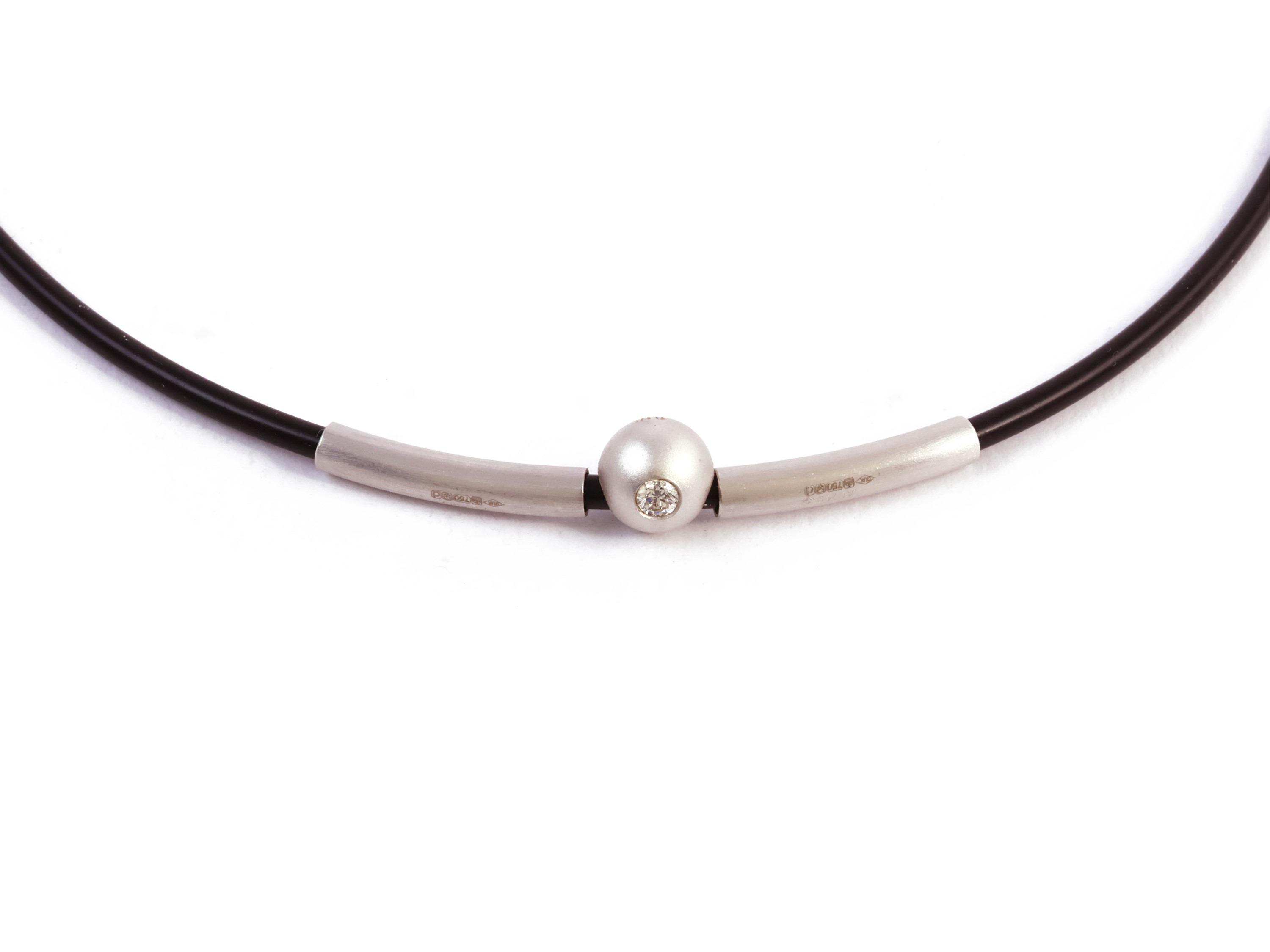 Collana Bunz in Caucciù con Elementi e Punto Luce in Oro Bianco con Diamante