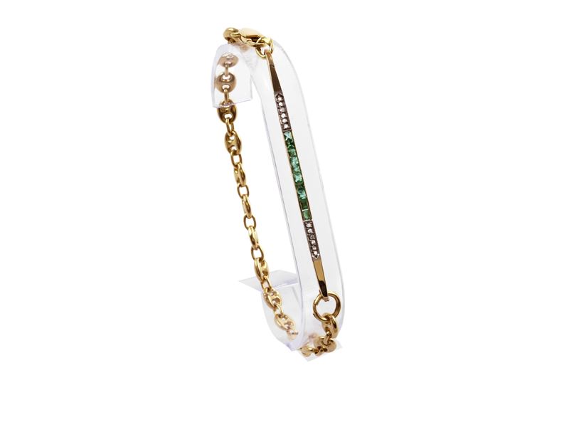 Bracciale in Oro Giallo Vari Titoli con Diamanti e Smeraldi