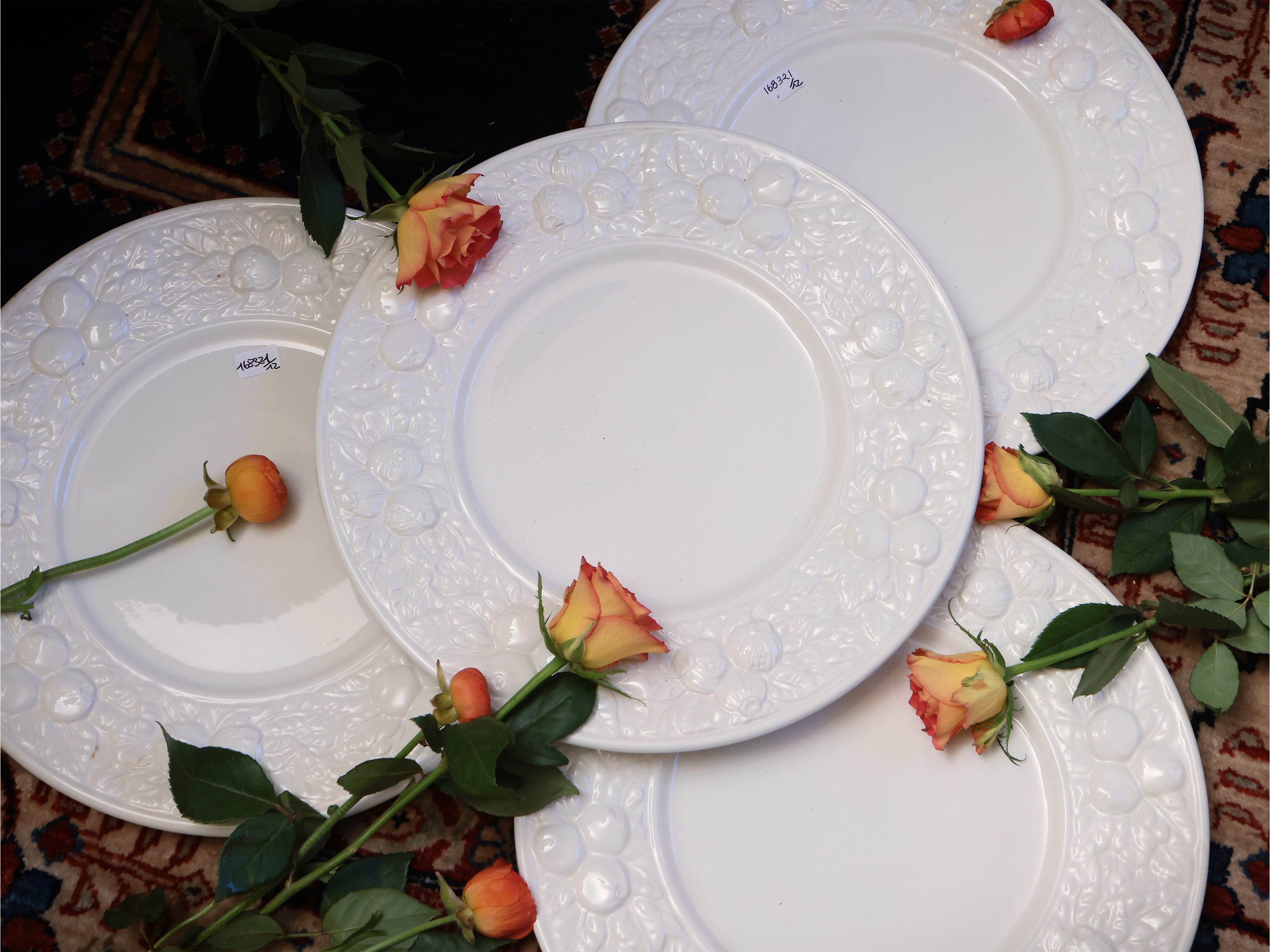 Serie di Dodici Sottopiatti in Ceramica