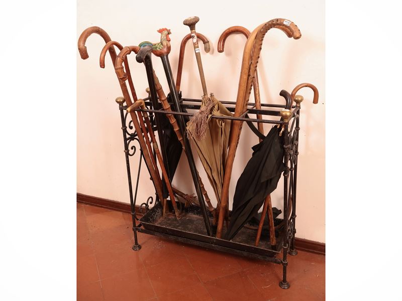 Collezione di bastoni da passeggio e ombrelli d'epoca