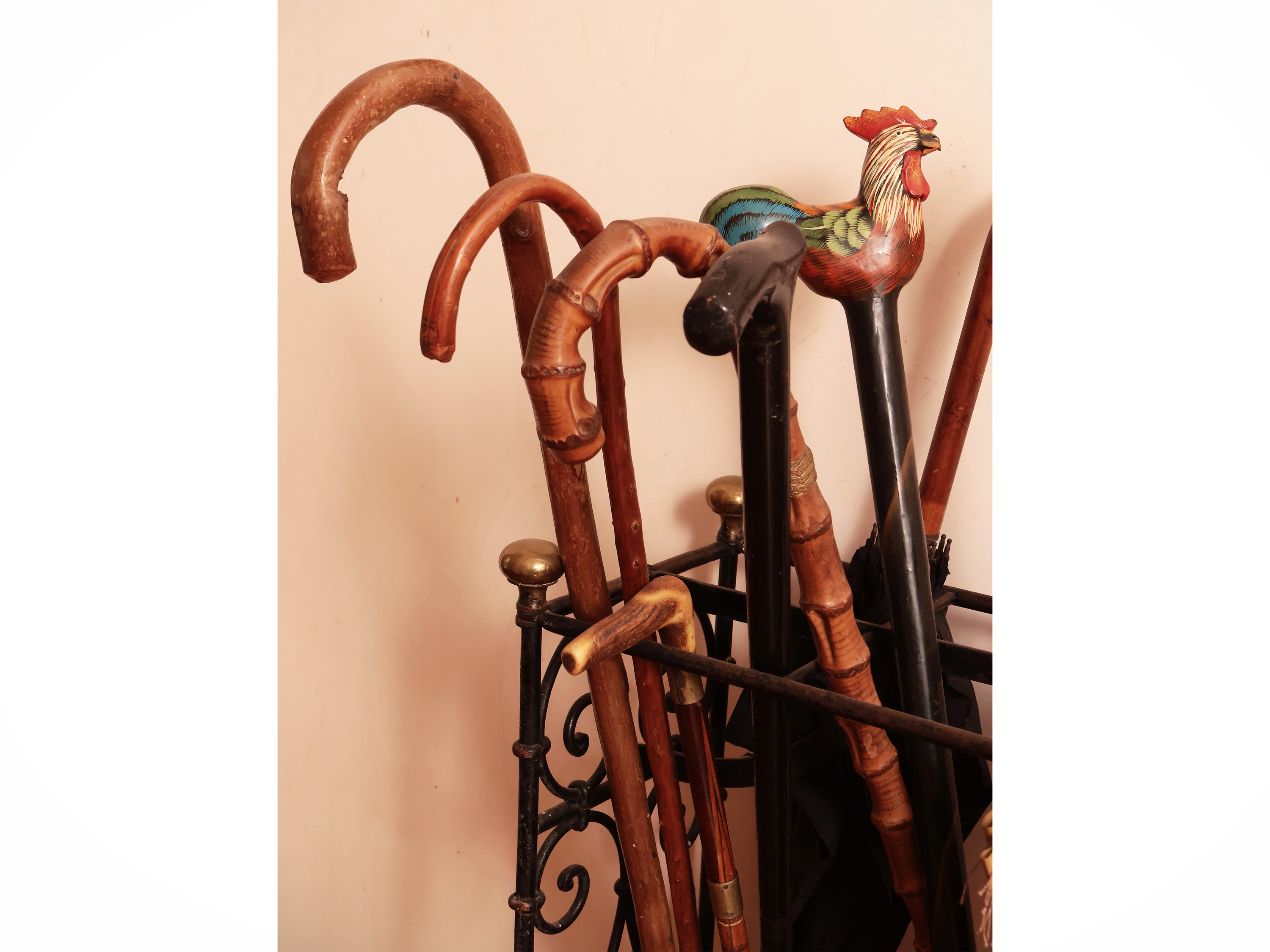 Collezione di bastoni da passeggio e ombrelli d'epoca