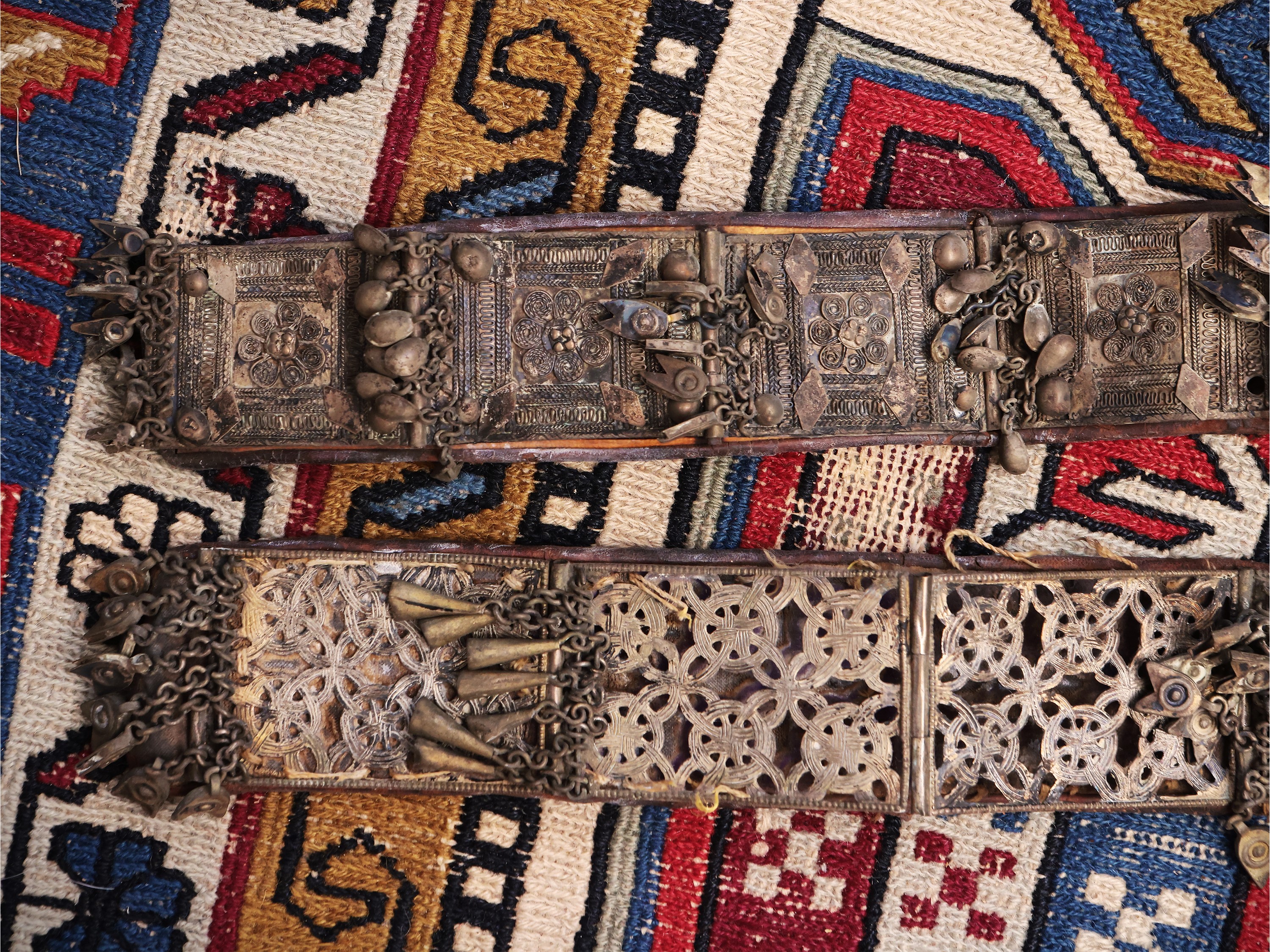 Due cinture copte in metallo