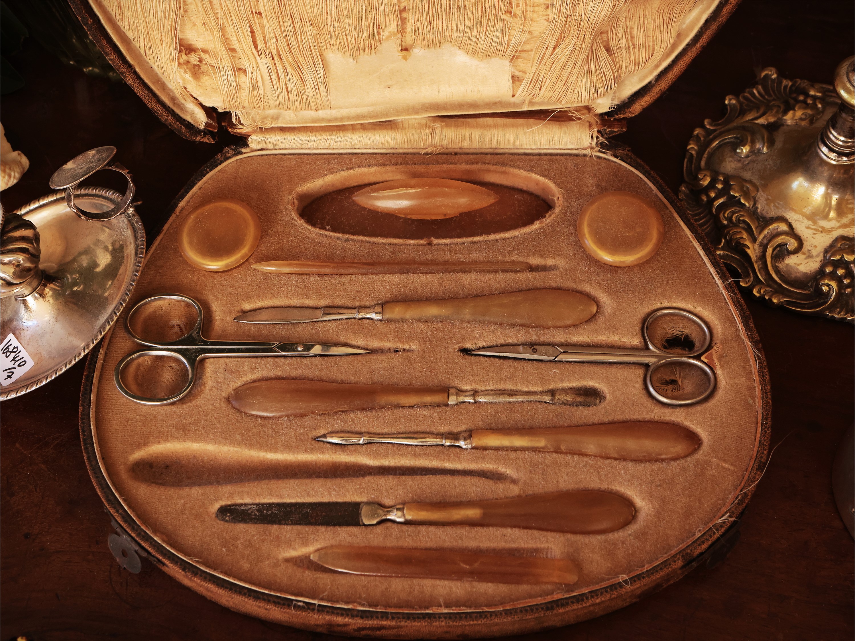 Accessori da toilette d'epoca, anche in argento