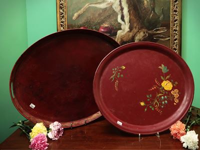 Due Vassoi in Tole Laccata Rosso