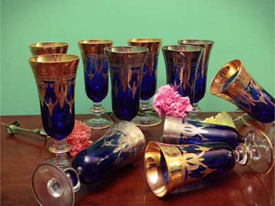 Serie di Dodici Flute in Vetro Blu