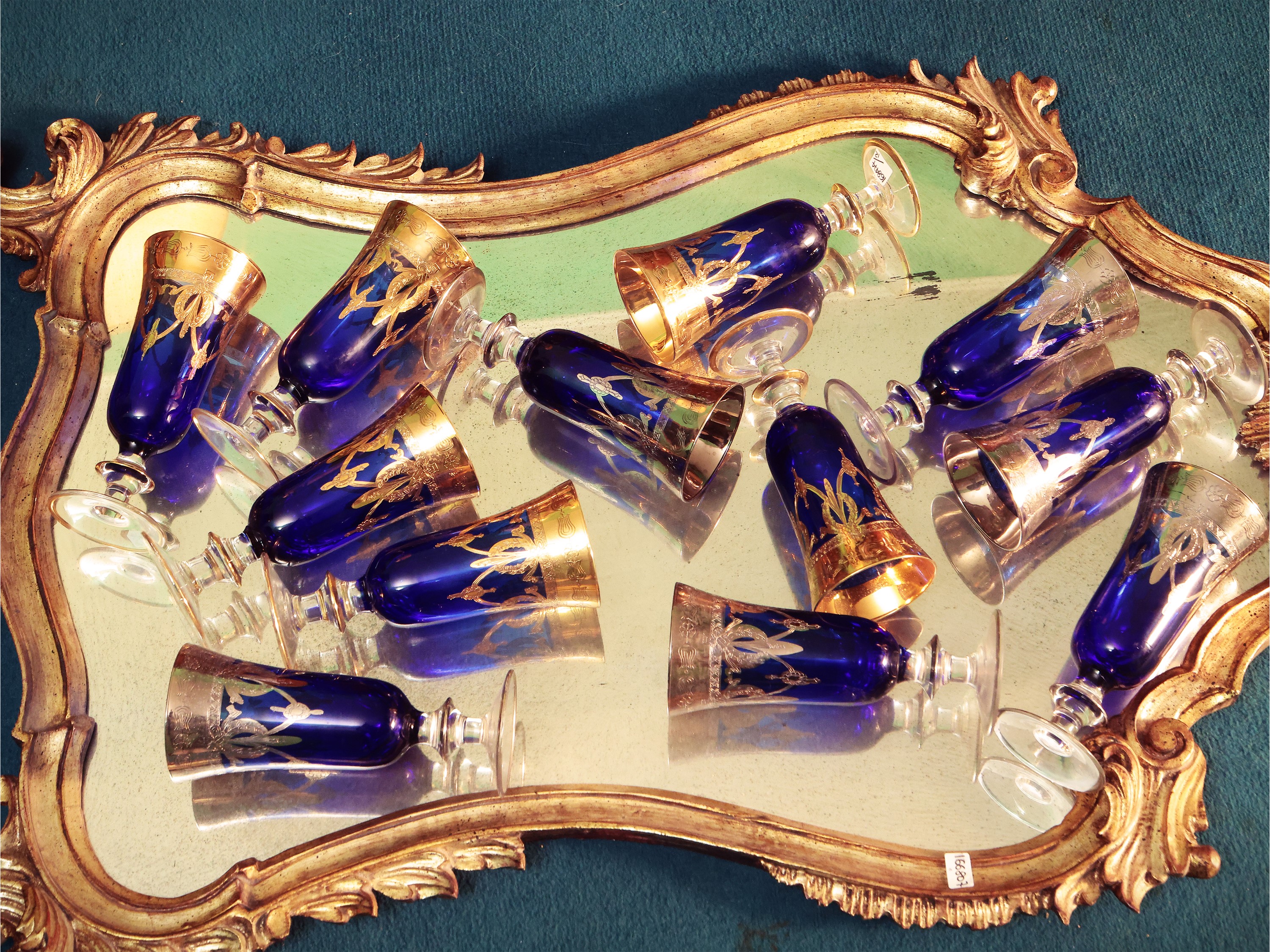 Serie di Dodici Flute in Vetro Blu