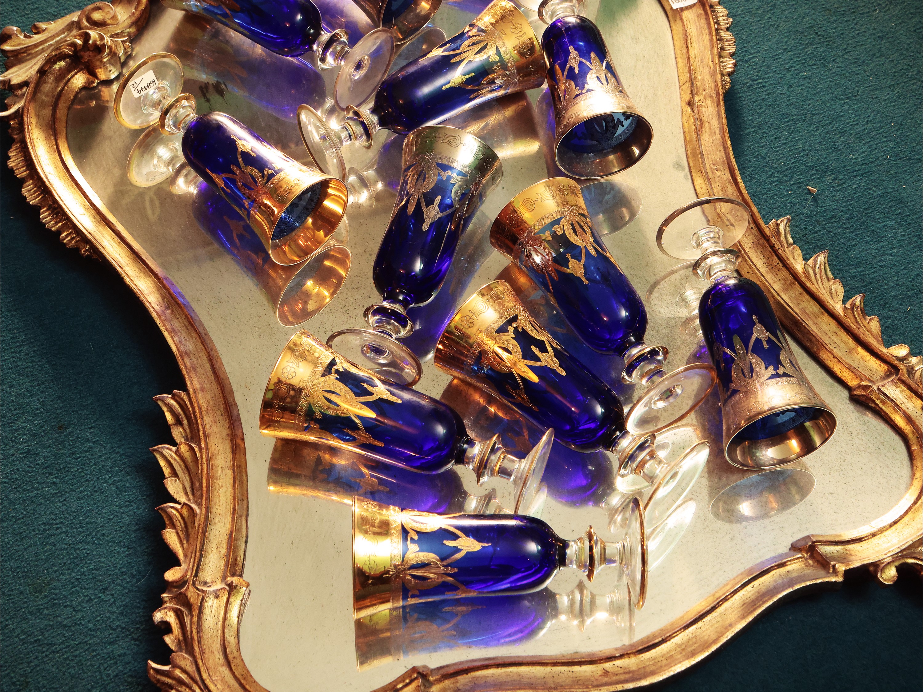 Serie di Dodici Flute in Vetro Blu
