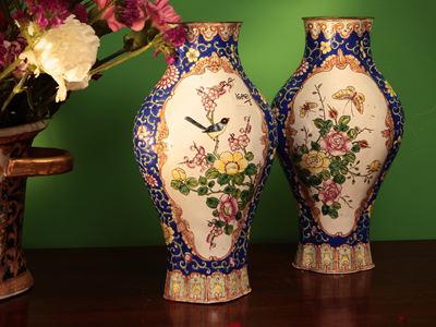 Coppia di Vasi in Smalto Cloisonné