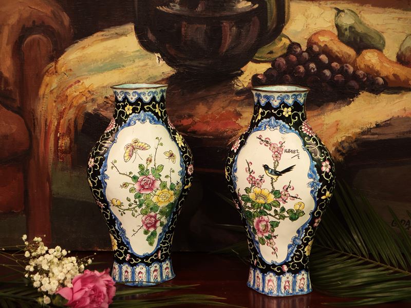 Coppia di Vasi in Smalto Cloisonné