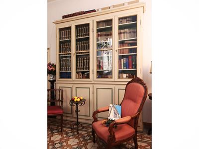 Libreria a Due Corpi in Legno Laccato Bianco, Verde Acqua e Lumeggiato in Oro
