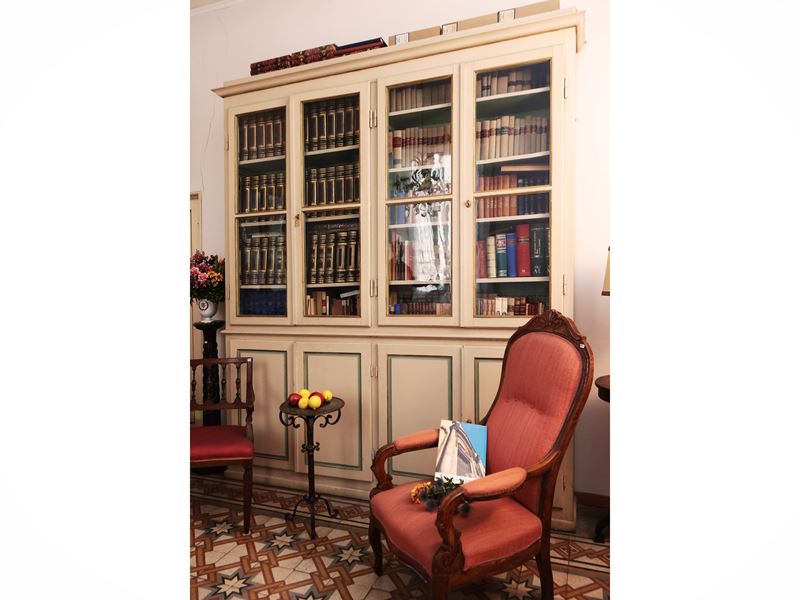 Libreria a Due Corpi in Legno Laccato Bianco, Verde Acqua e Lumeggiato in Oro