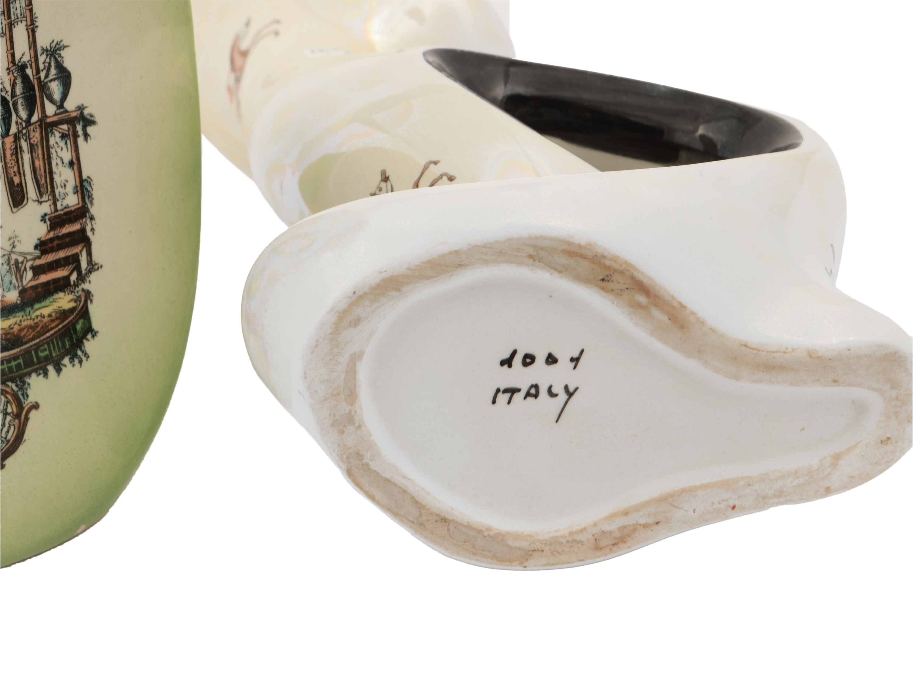 Due Vasi Decorativi in Ceramica