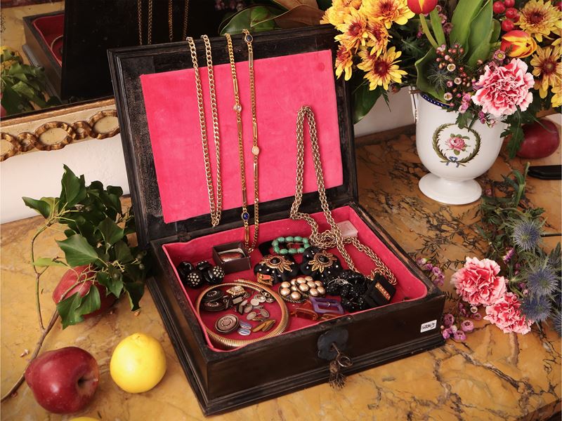 Scrigno in legno ebanizzato