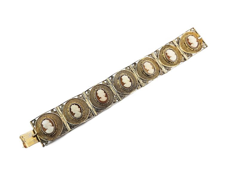 Bracciale a placche in filigrana con cammei