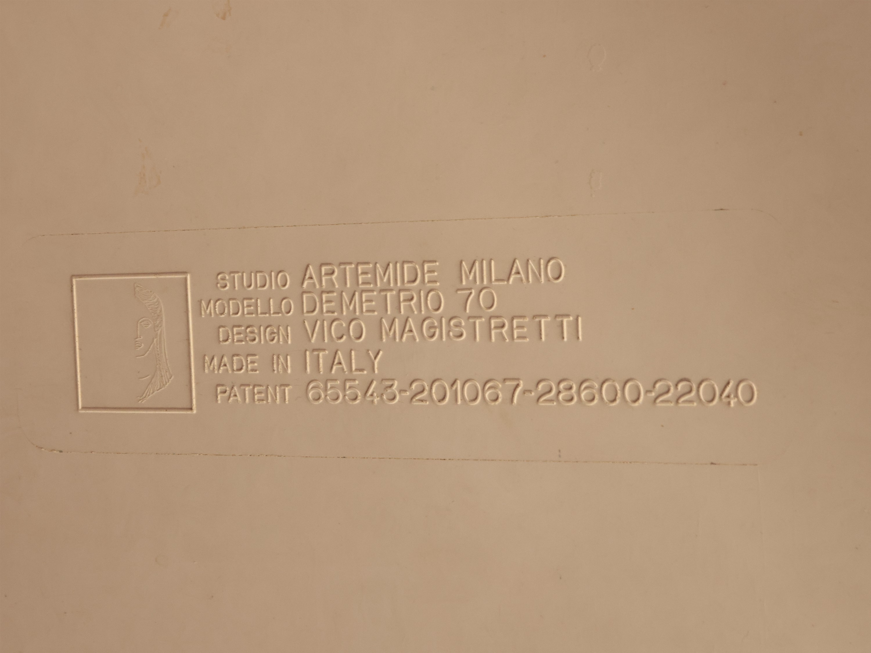 Tavolino Basso da Soggiorno Demetrio 70, Vico Magistretti per Artemide